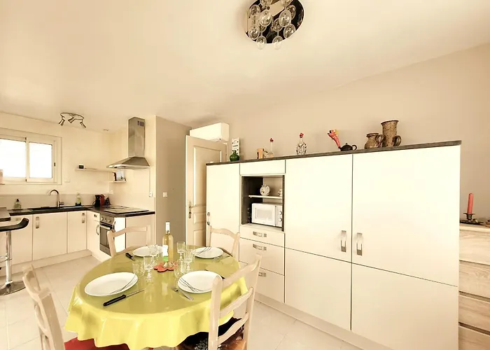Maison T3 Climatisee A - 6 Pers, Terrasse, Parking, Proche - Fr-1-794-134 *